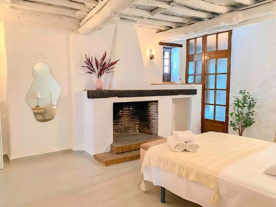 La Palmera. Casa Rural Con Piscina Privada. Benadalid Сasa de vacaciones